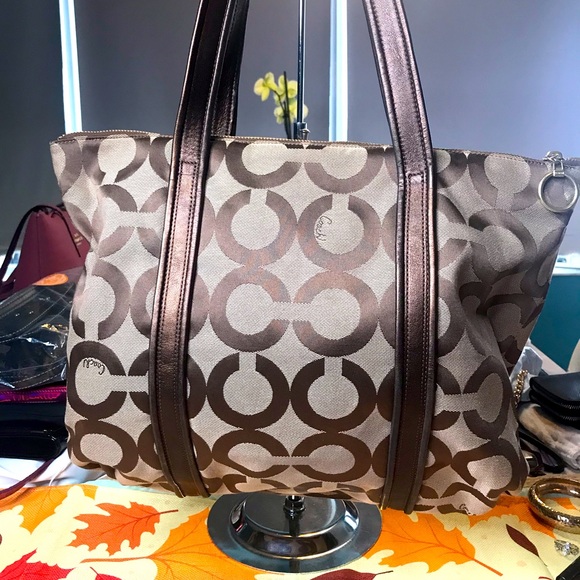 Breathtaking Coach Poppy Signature Bag, EUC! Exterior is spotless! - Picture 2 of 16